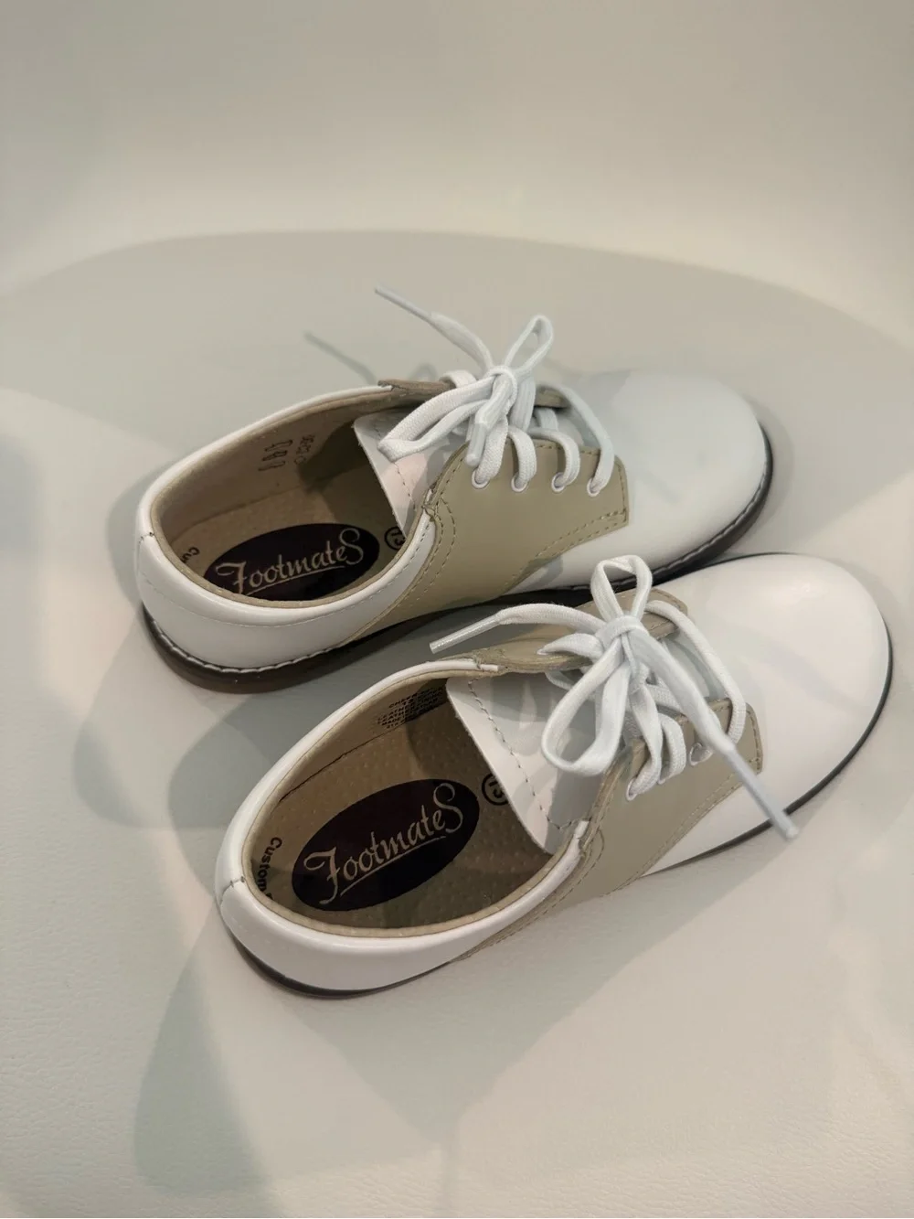 ☀️🌊 Footmates Cheer Two-Tone White and Beige Oxford Shoes